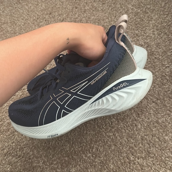 Womens ASICS running shoe gel cumulus 25 size 9 in a navy color. - Picture 5 of 6